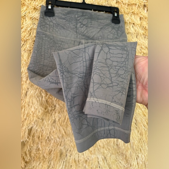 Lululemon✨PRISTINE✨Wunder Train High-Rise Crop 23"✨Thread Dye Rover Black✨size 8 - Picture 7 of 15